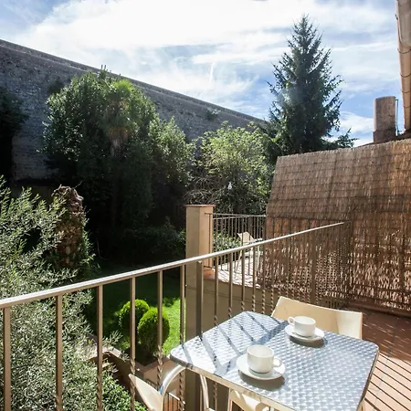 Apartmán Gardens Of N10 *
